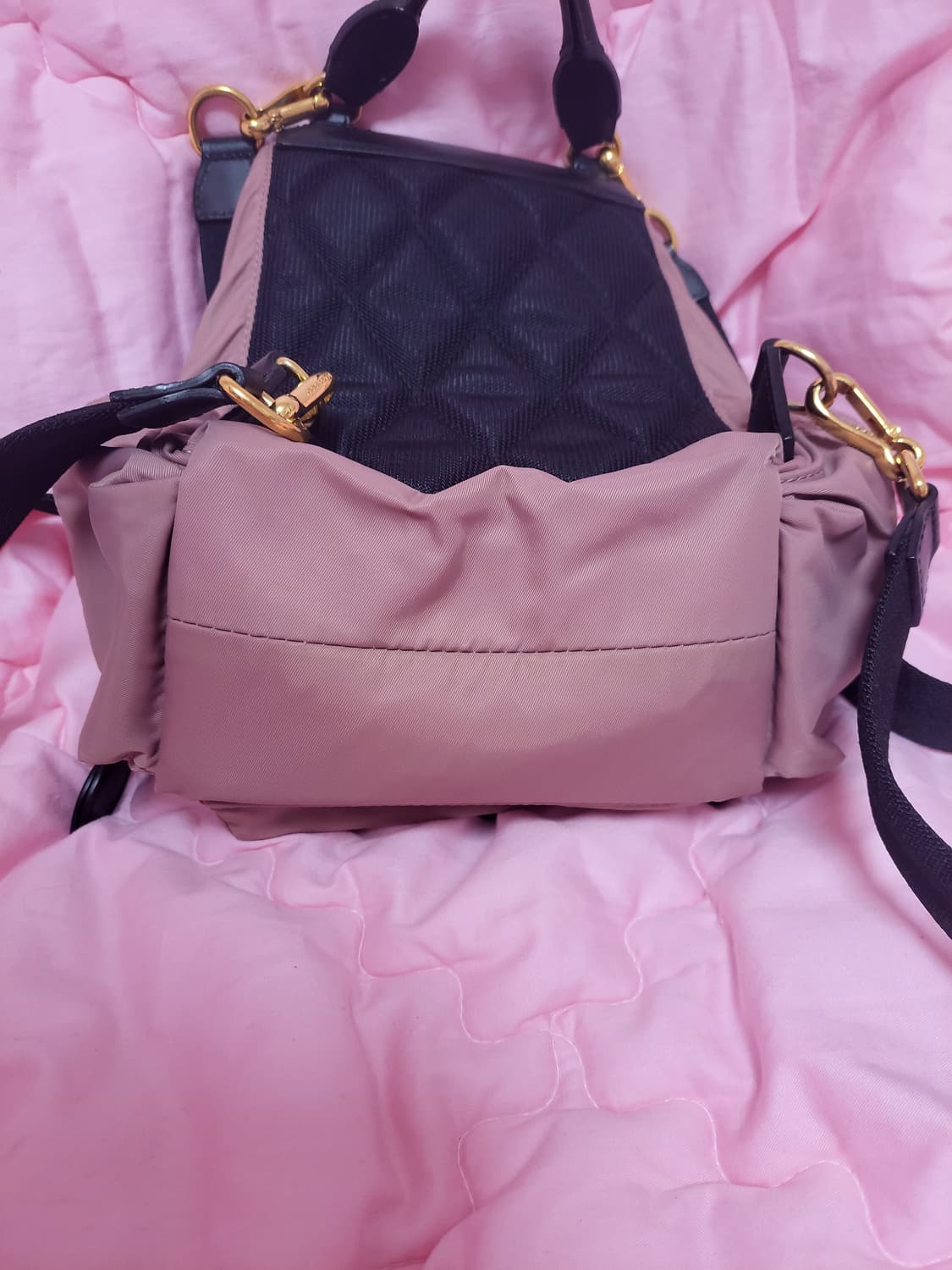 정품)급처1번사용상태좋음!버버리 럭색 핑크 백팩 아이유 가방 연예인 가방 상품이미지10