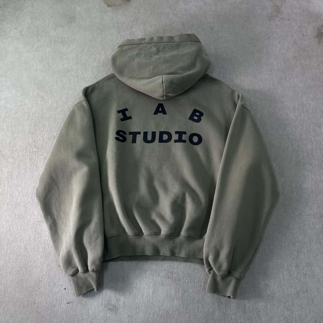 95 아이앱스튜디오 올리브 카키 후드티 상품이미지1
