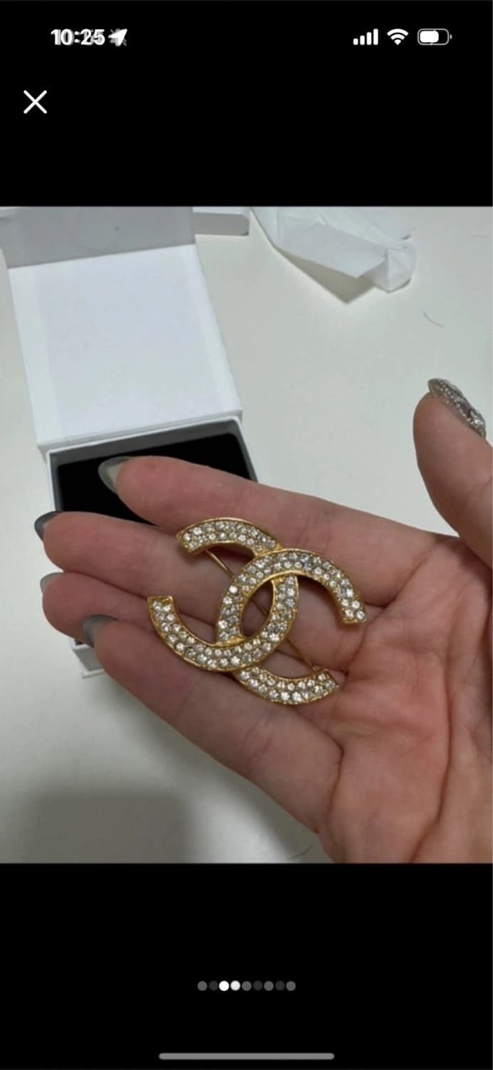 샤넬 큐빅 로고 브로치 상품이미지2