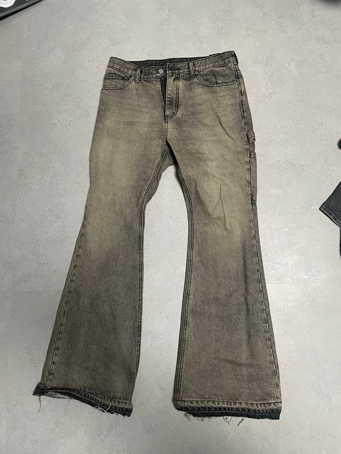 에모스탠스클럽 플레어 진 1 상품이미지1