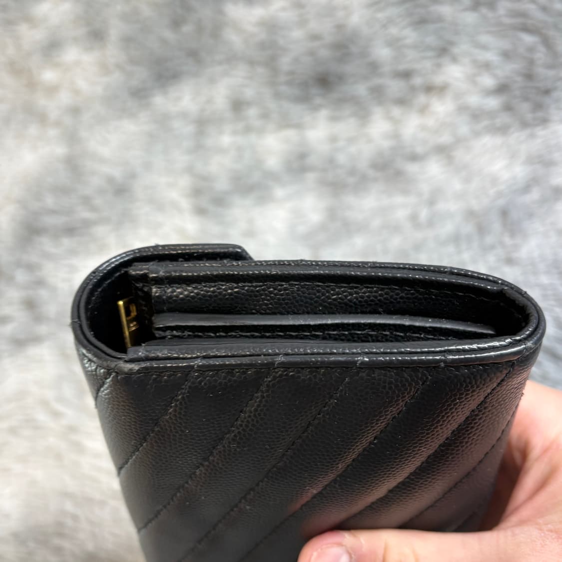 입생로랑 마틀라세 장지갑 금장 캐비어 상품이미지4