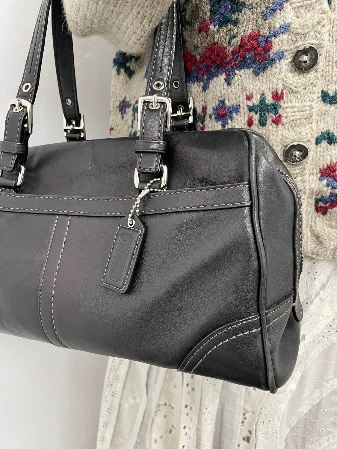 코치 블랙 레더 버클백 상품이미지3