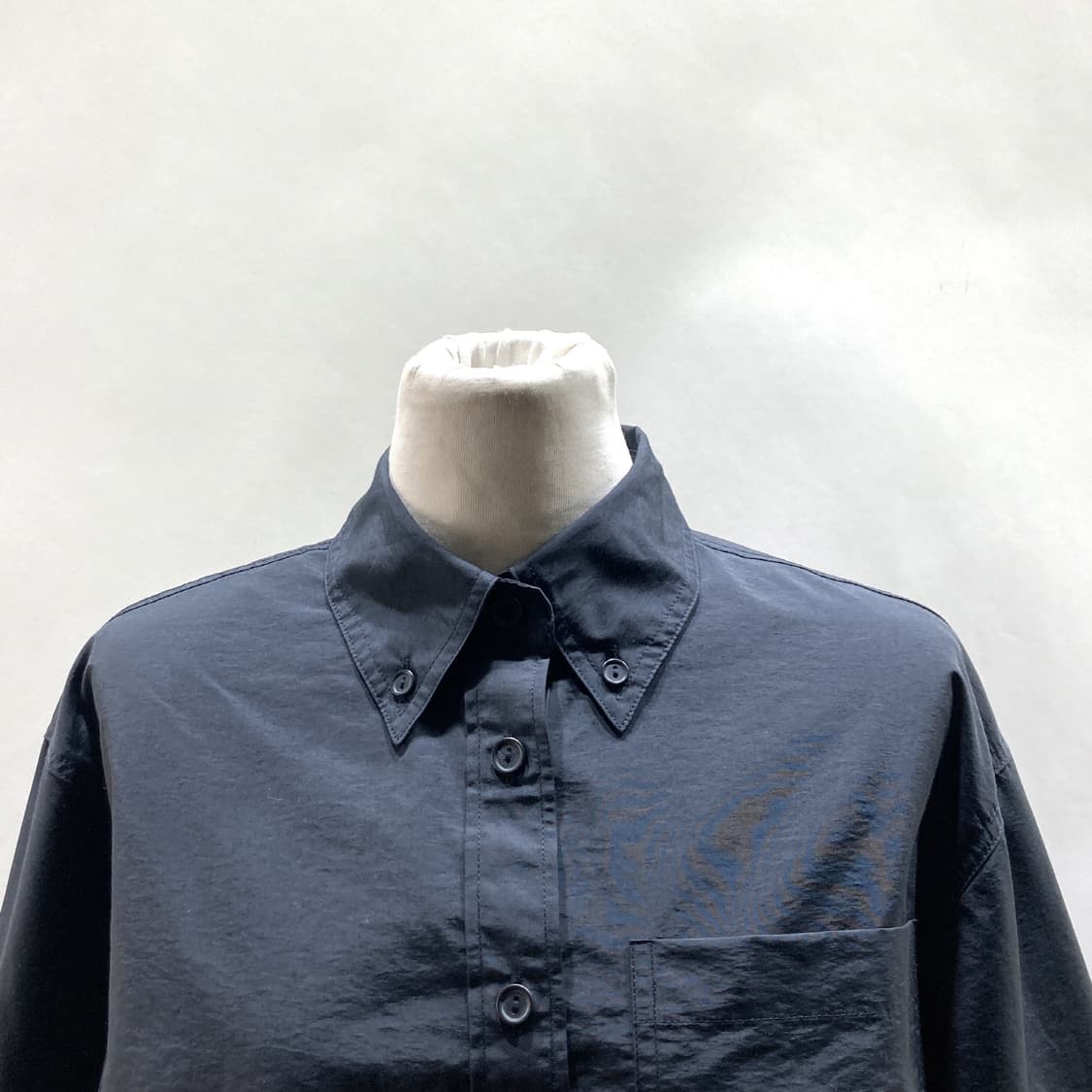 코어 어센틱 2024 여성캐쥬얼셔츠 블랙 55  상품이미지2