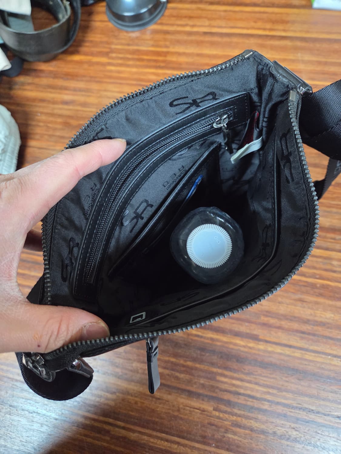 샘소나이트 레드 크로스백  상품이미지3