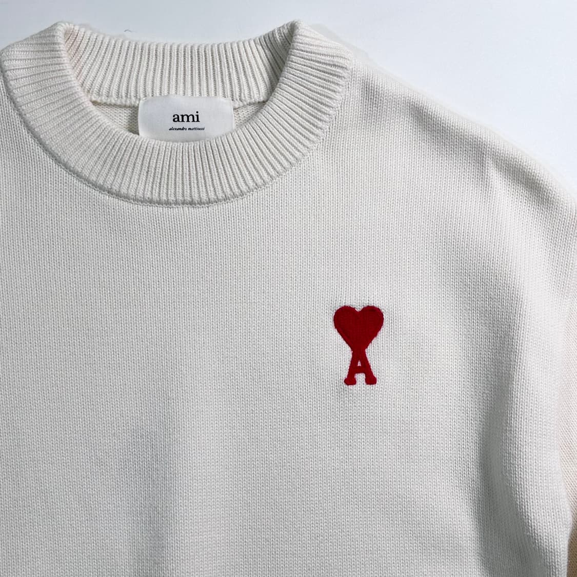 아미 스몰하트 크루넥 화이트 니트 상품이미지3