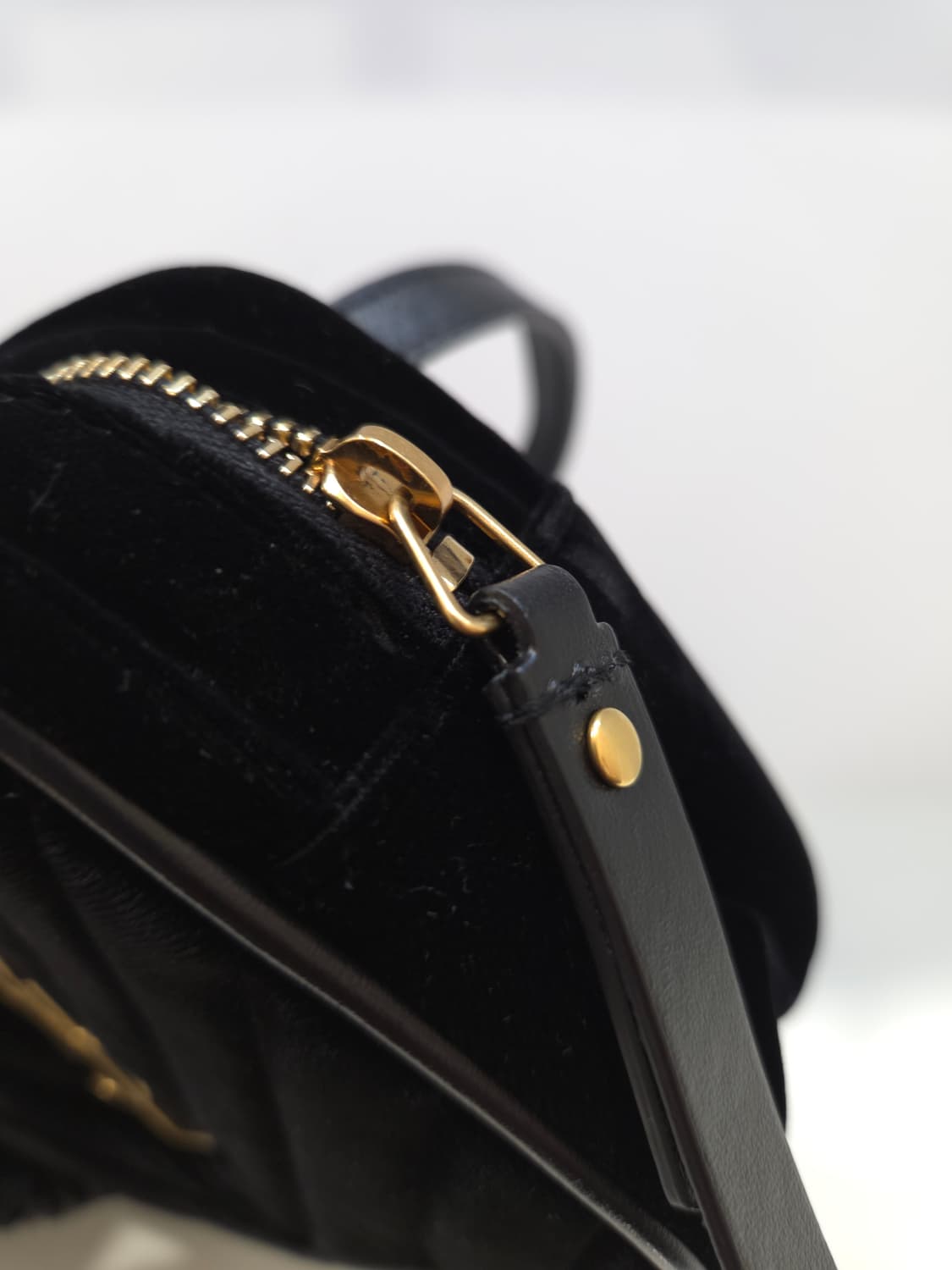 생로랑 벨벳 크로스 벨트백 (수수료X) 상품이미지4