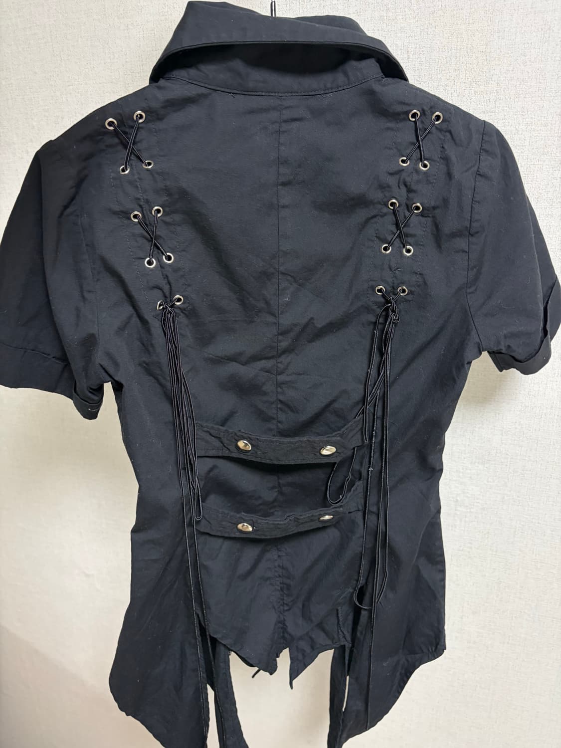 바디라인 블랙 레이스업 반팔 셔츠 상품이미지2