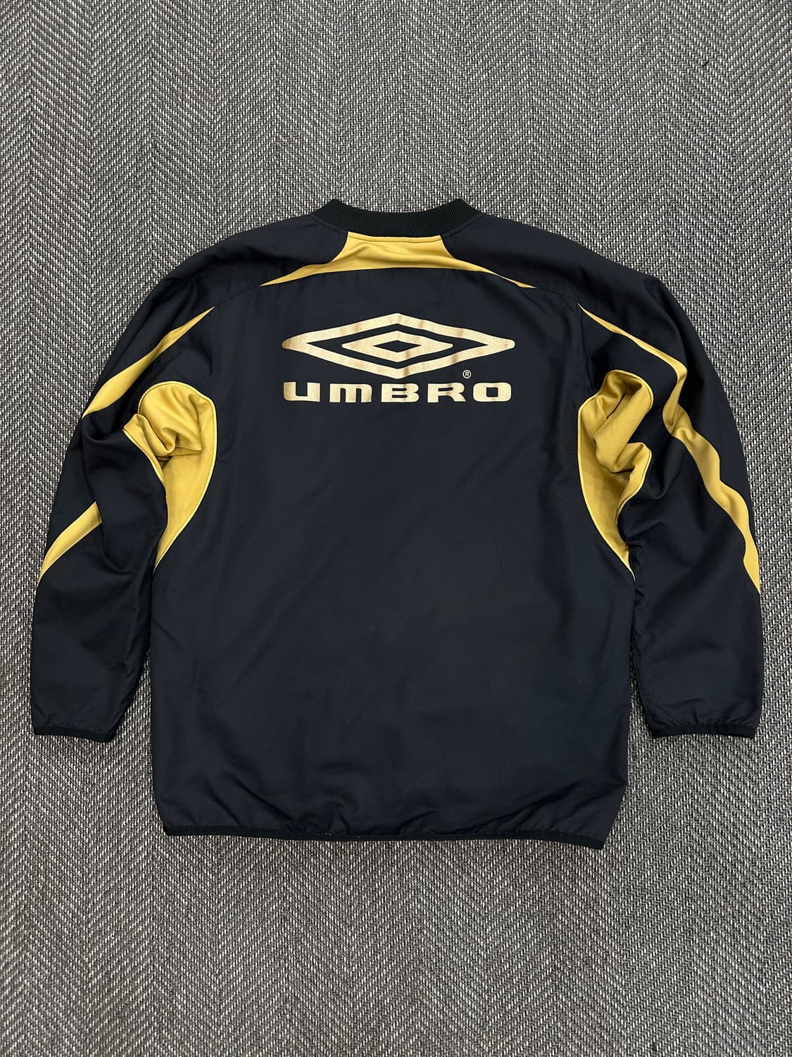 엄브로 웜업 블랙/골드 상품이미지7