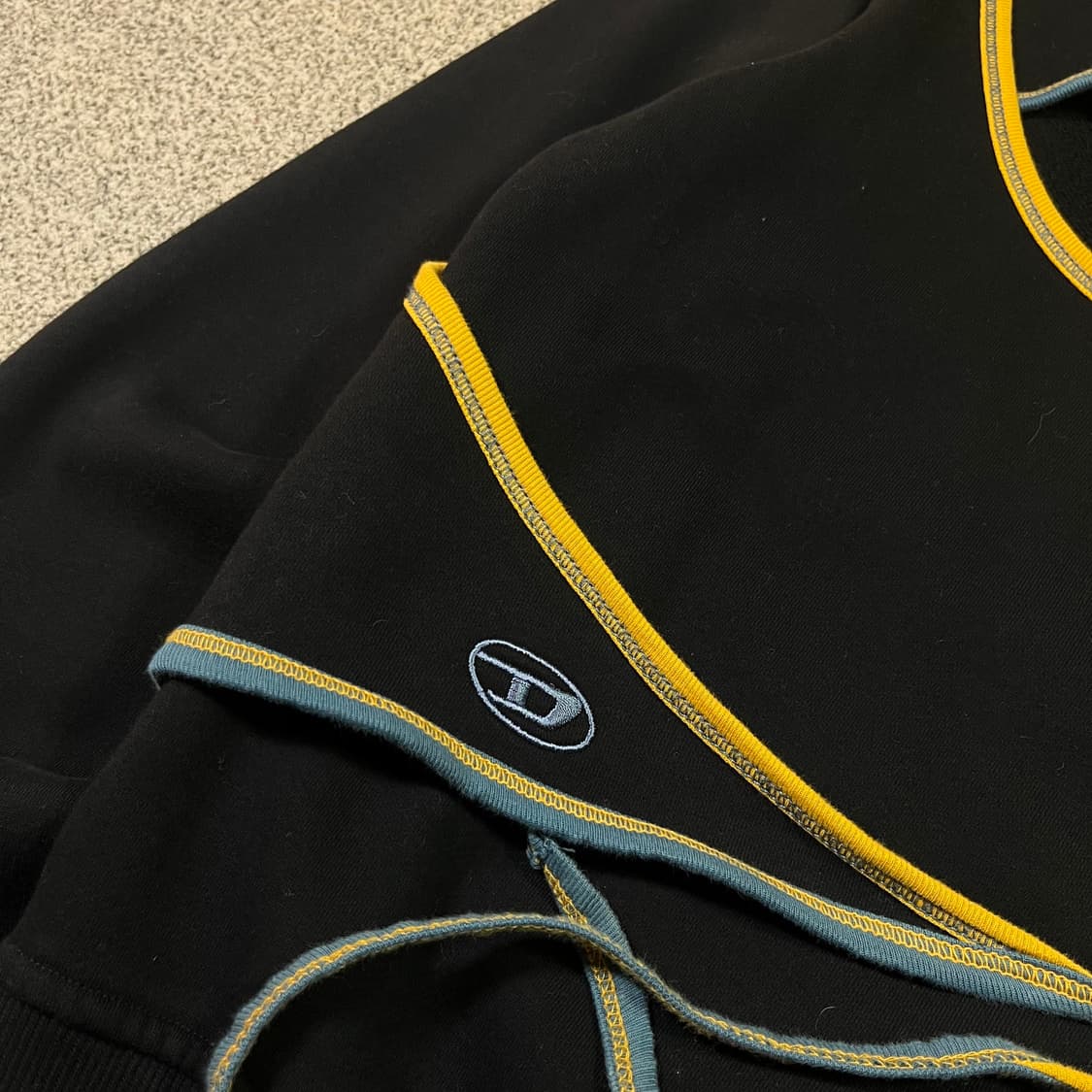 디젤 컷아웃 맨투맨 상품이미지2