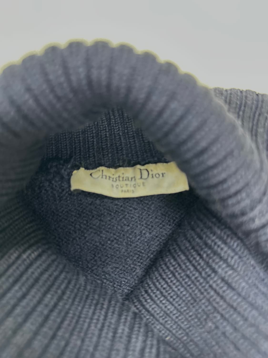 크리스챤 디올 부티크 빈티지 목 폴라 스웨터 입니다. 상품이미지9