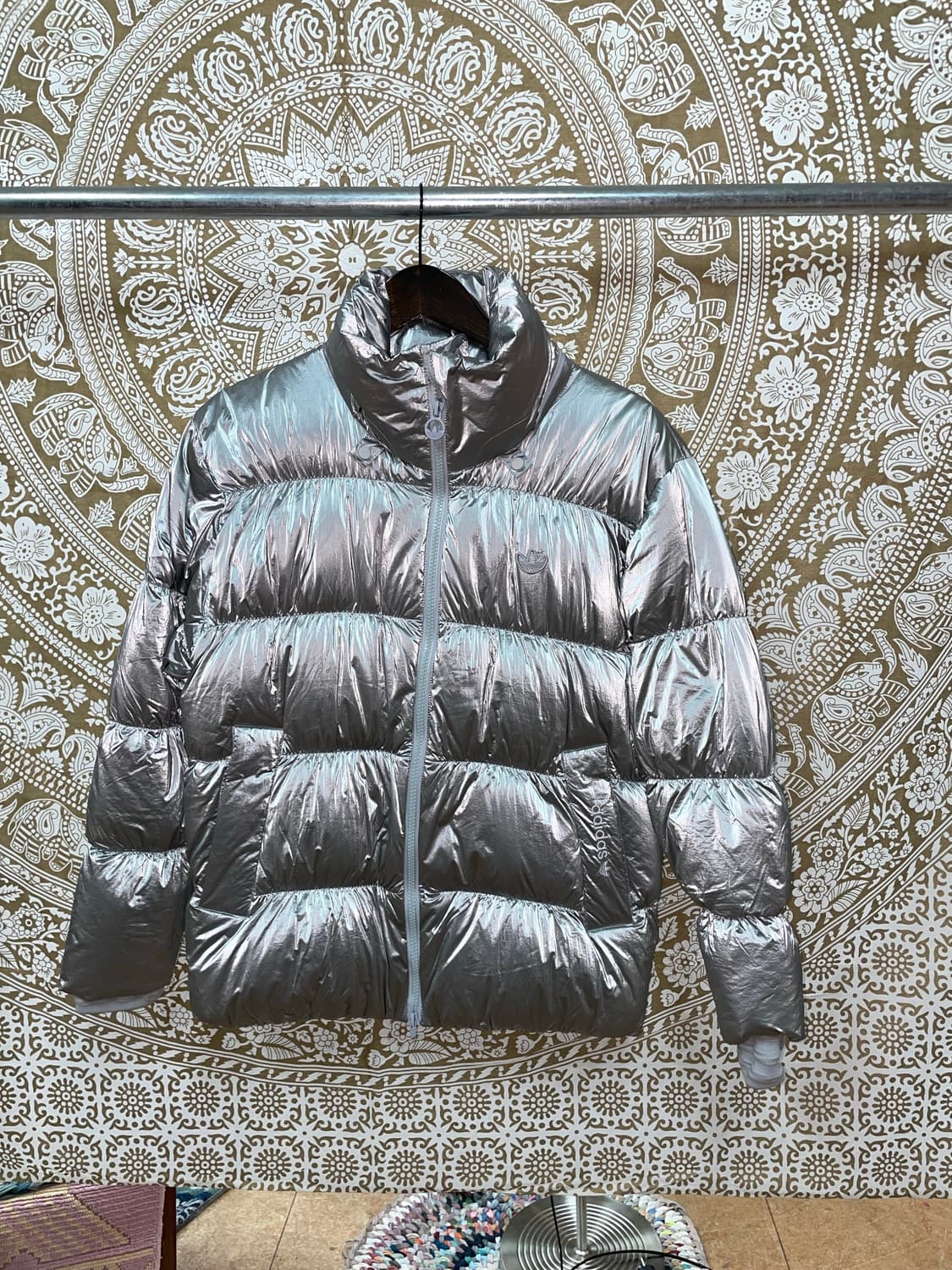 아디다스 뱃지 유로파 실버 덕다운 다운점퍼 패딩  상품이미지3