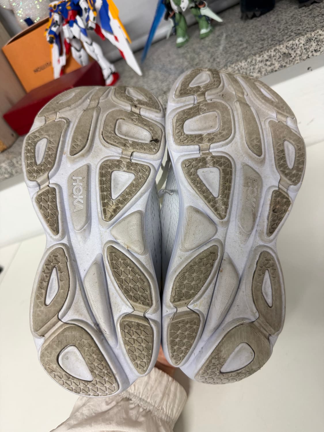 정품) 호카 본디8 화이트 운동화 240 상품이미지10