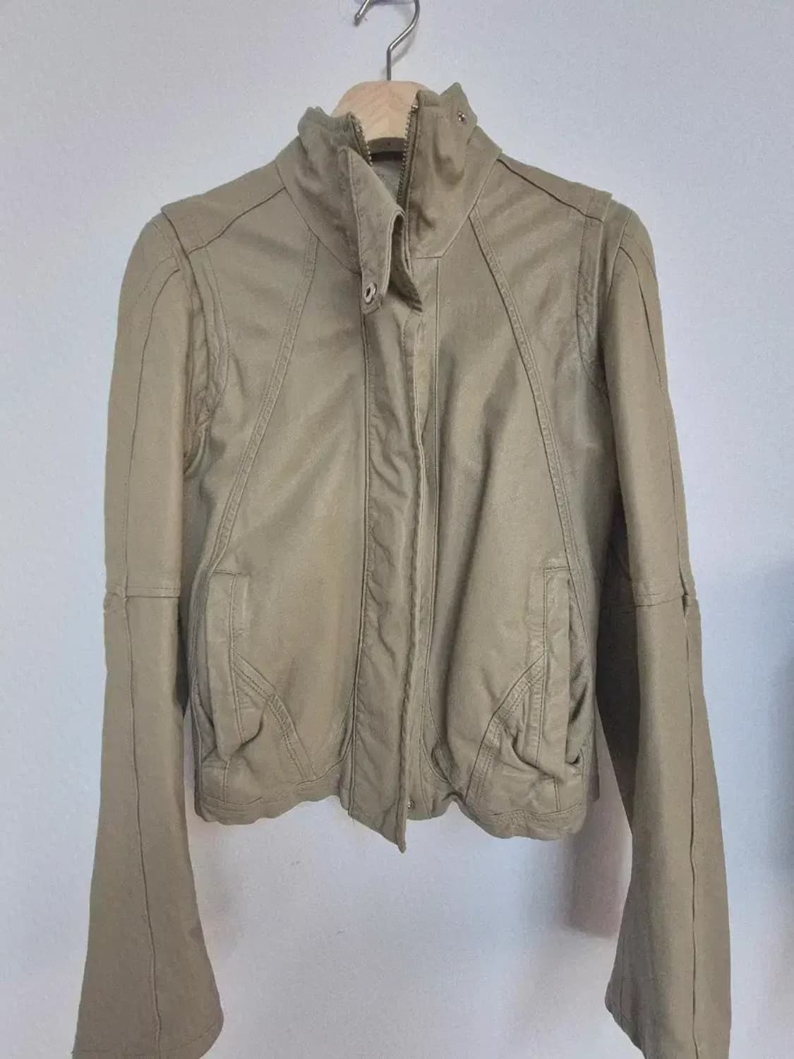 [시스템] 베이지 하이넥 램스킨 레더 라이더 자켓 상품이미지2