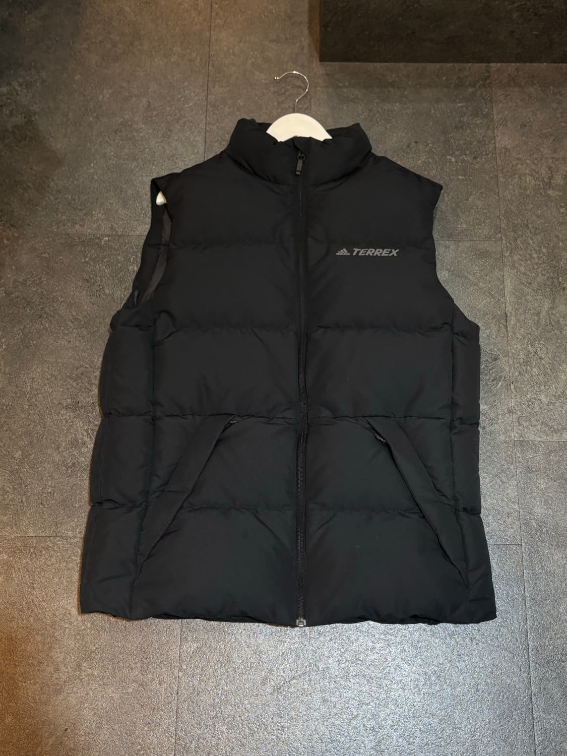 아디다스 패딩조끼 블랙 L사이즈 상품이미지2