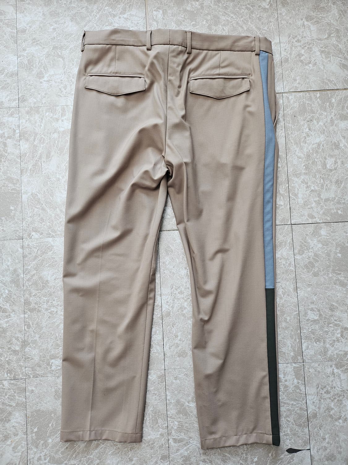 발렌티노 베이지색 옆라인 포인트 팬츠46 상품이미지2