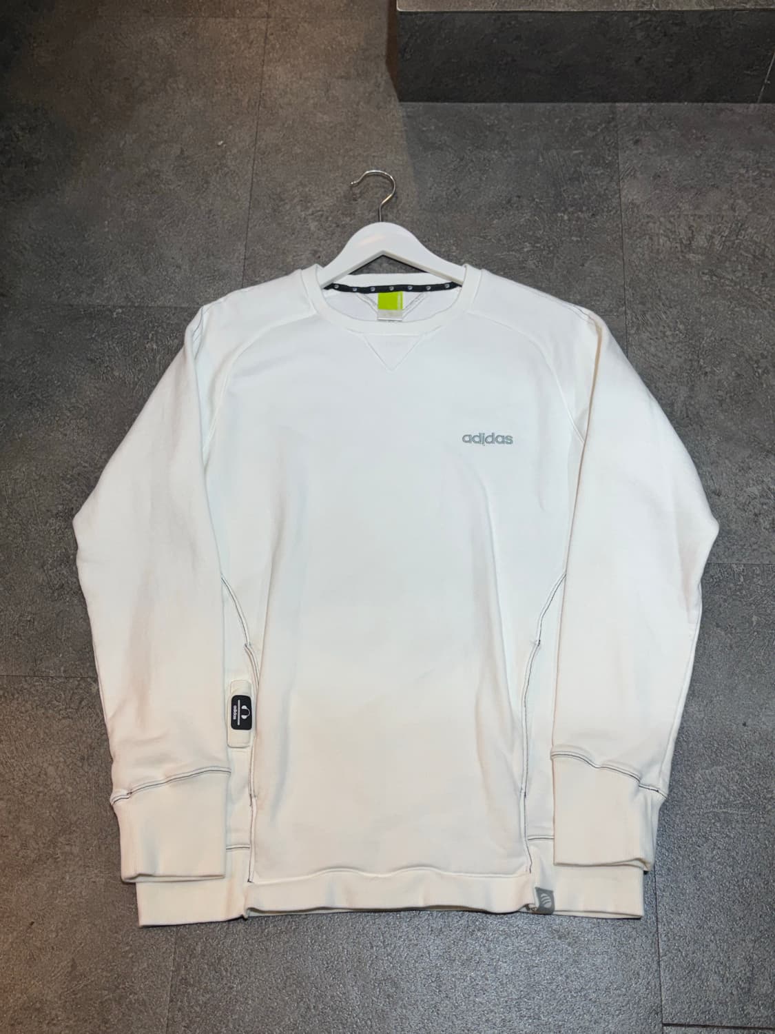 아디다스 화이트 맨투맨 2XL사이즈 상품이미지2