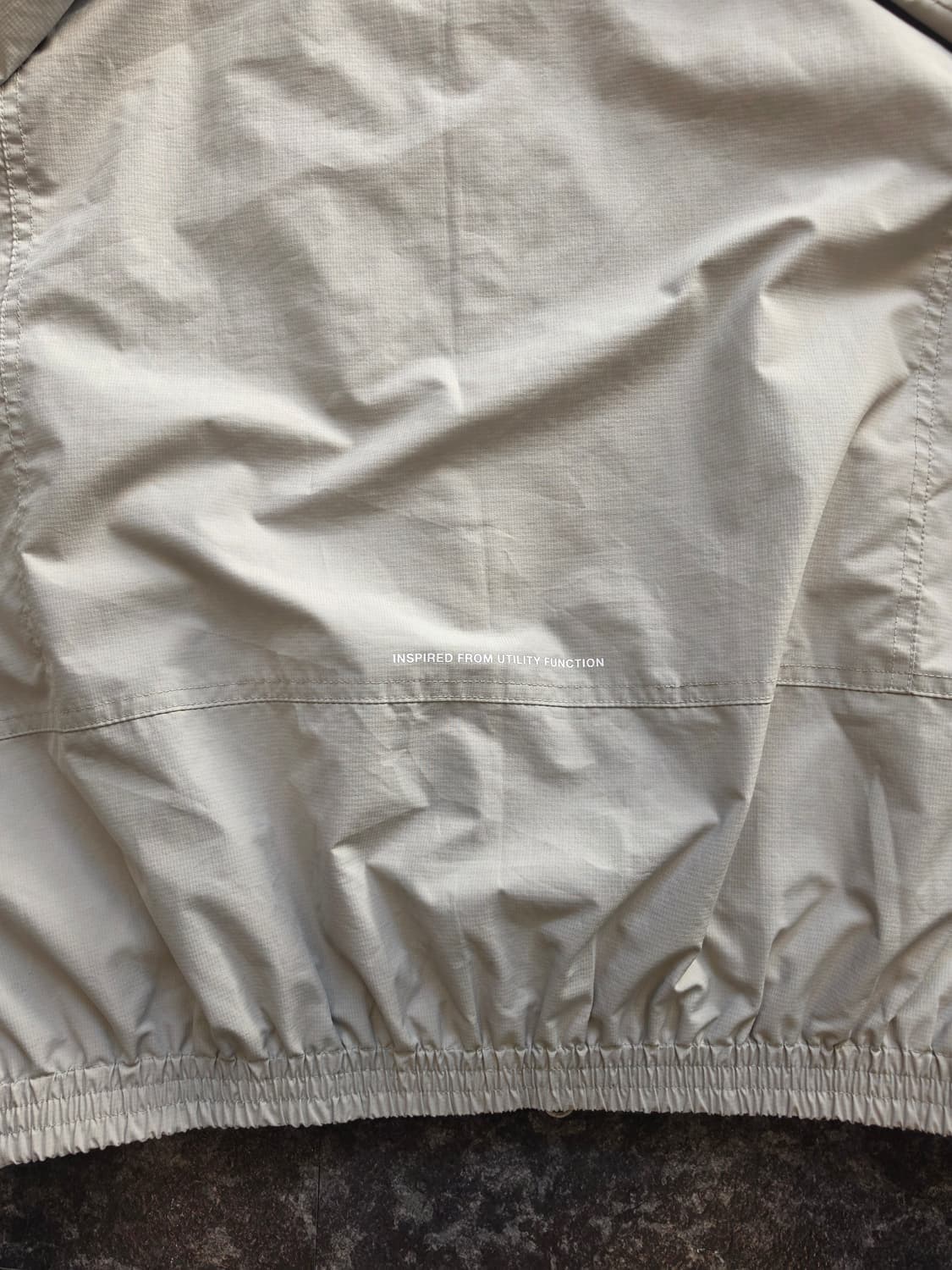 코드그라피 아이보리색 유틸리티 바람막이 자켓-L 상품이미지6