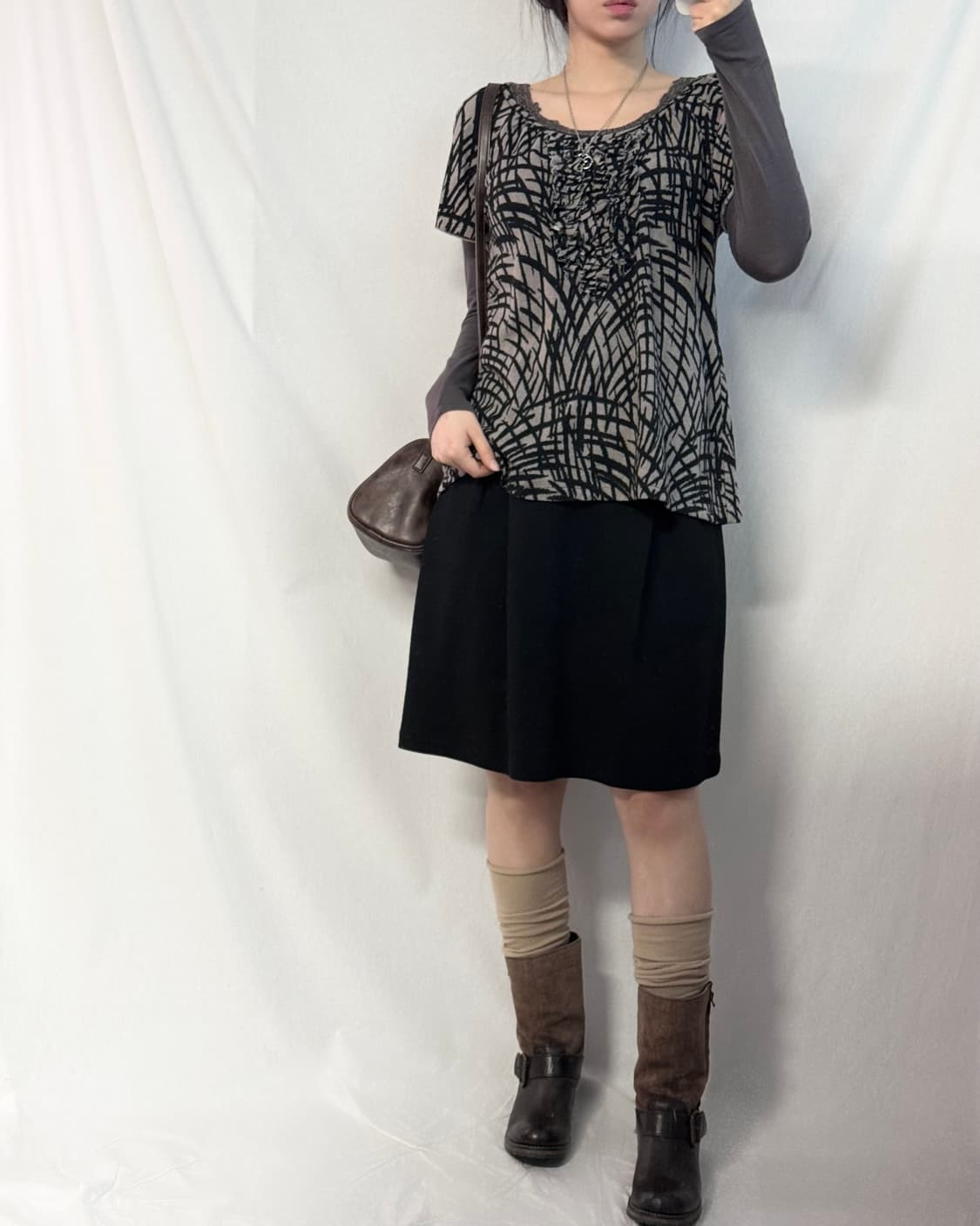프릴 넥 패턴 디테일 탑 상품이미지4
