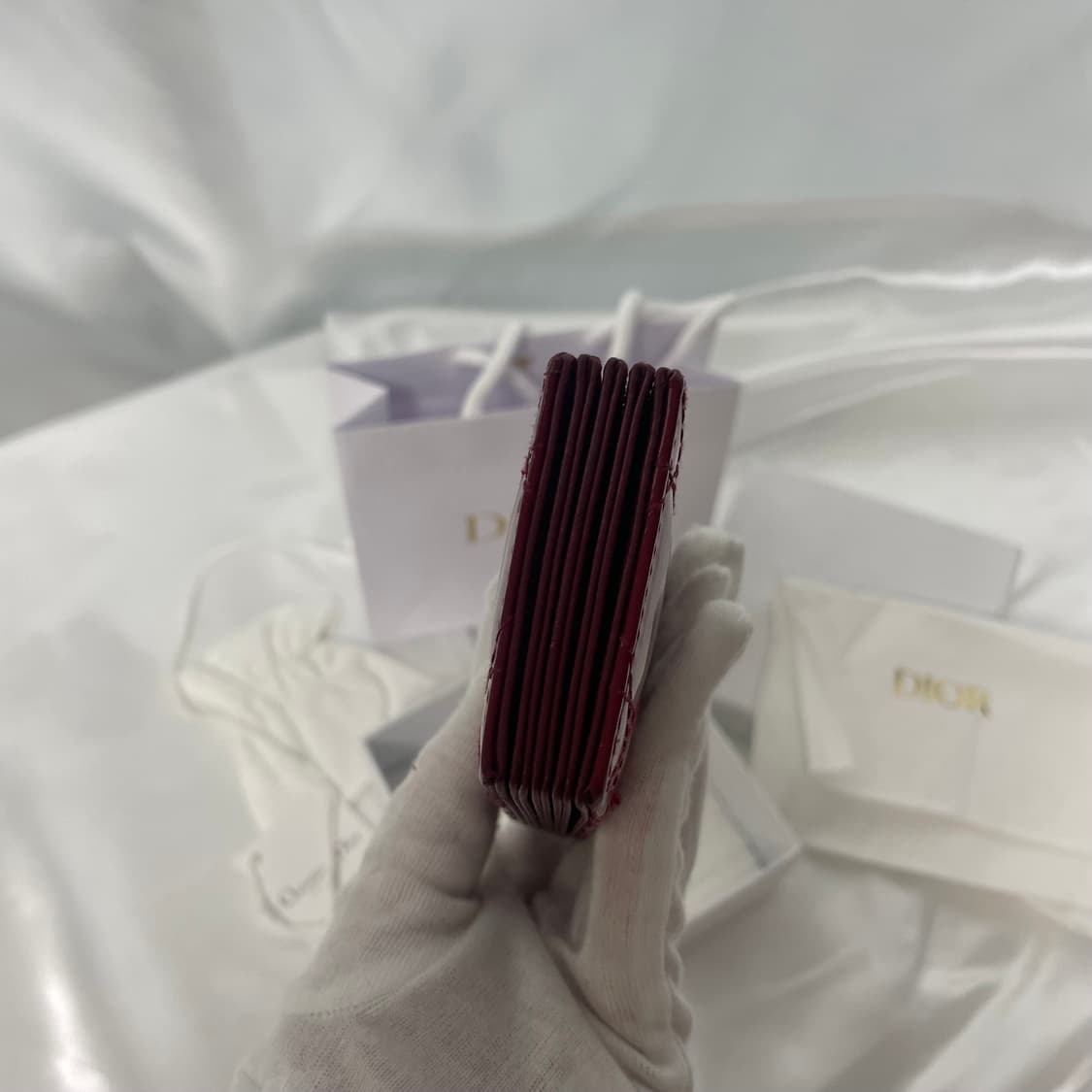 디올 레이디 유광 페이던트 버건디 카드지갑 상품이미지5