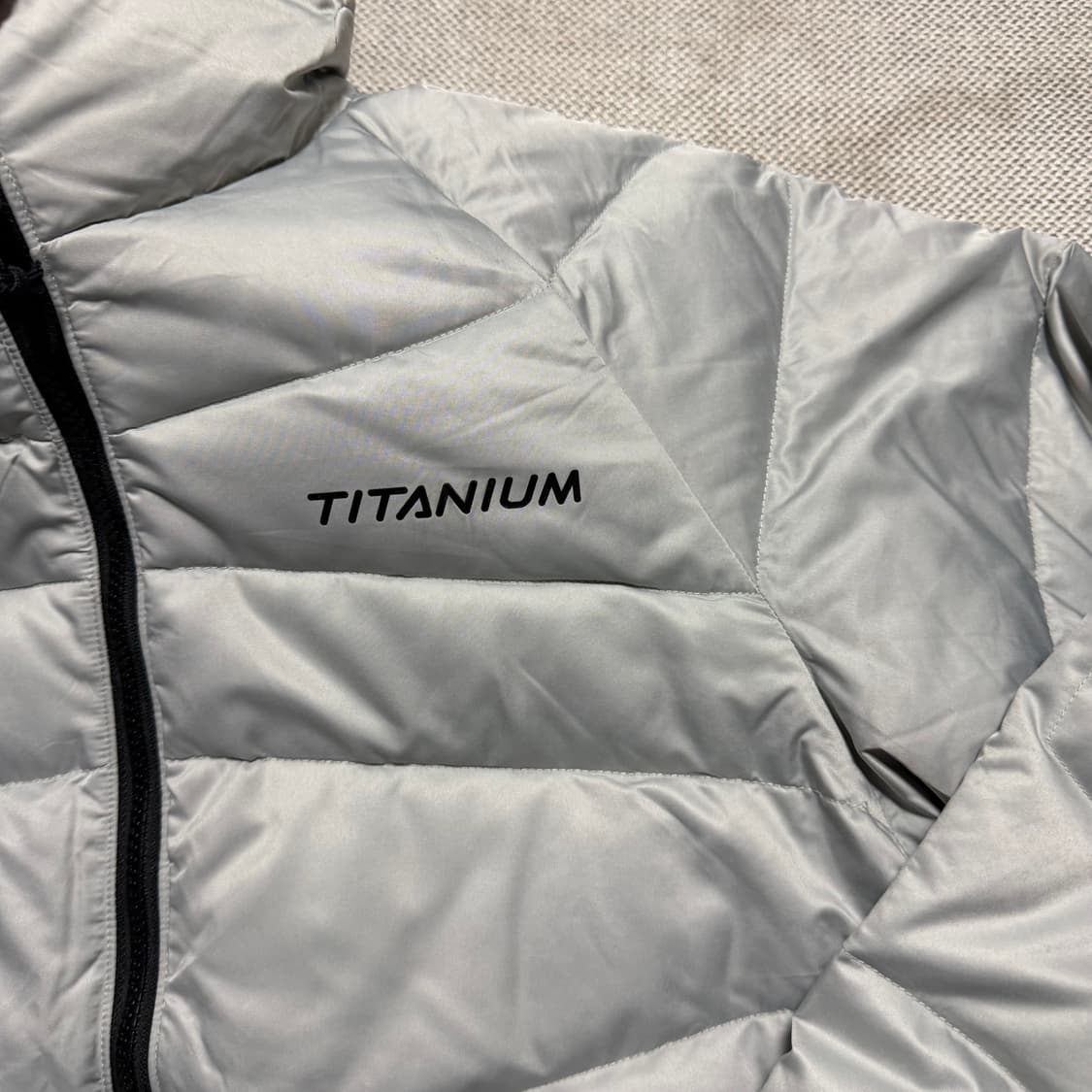 컬럼비아 티타늄 실버 경량 패딩 상품이미지4