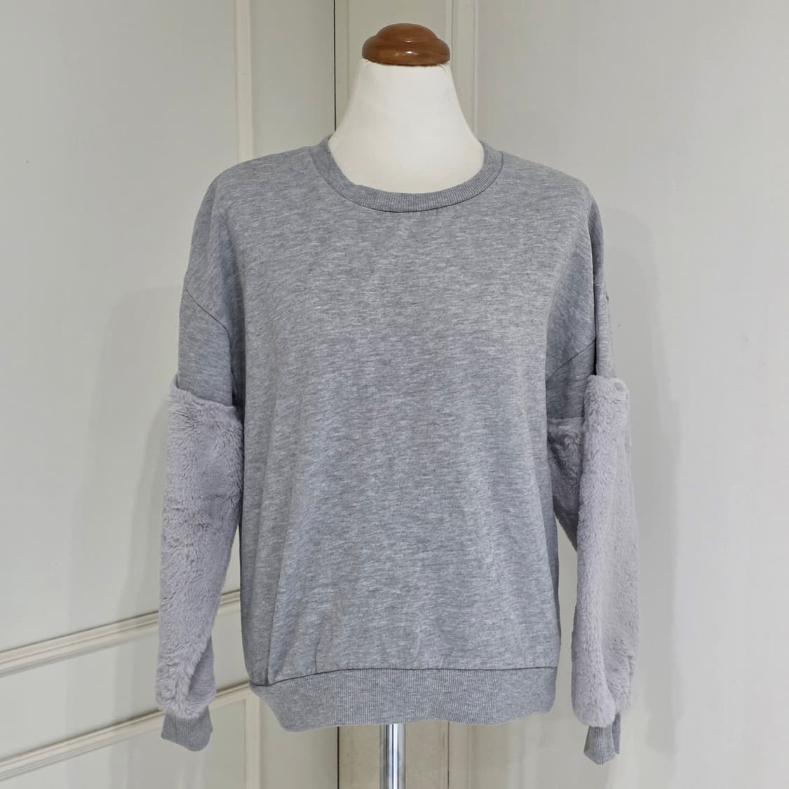 ingni 일본빈티지) 그레이 로맨틱 갸루 페이크 퍼 기모안감 맨투맨 상품이미지2