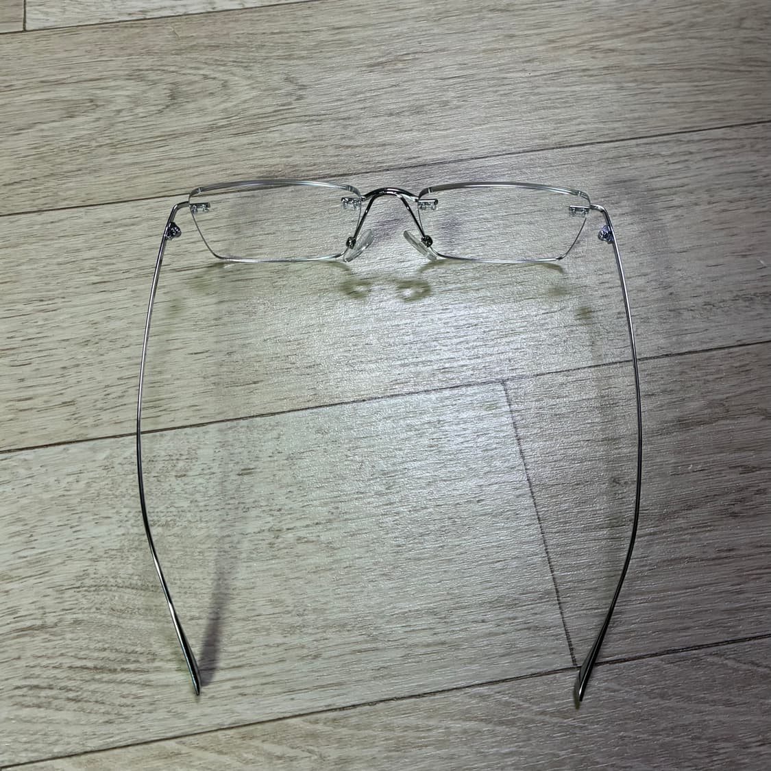 [새상품] 블루엘리펀트 FLEEK 실버 무테 안경 상품이미지4