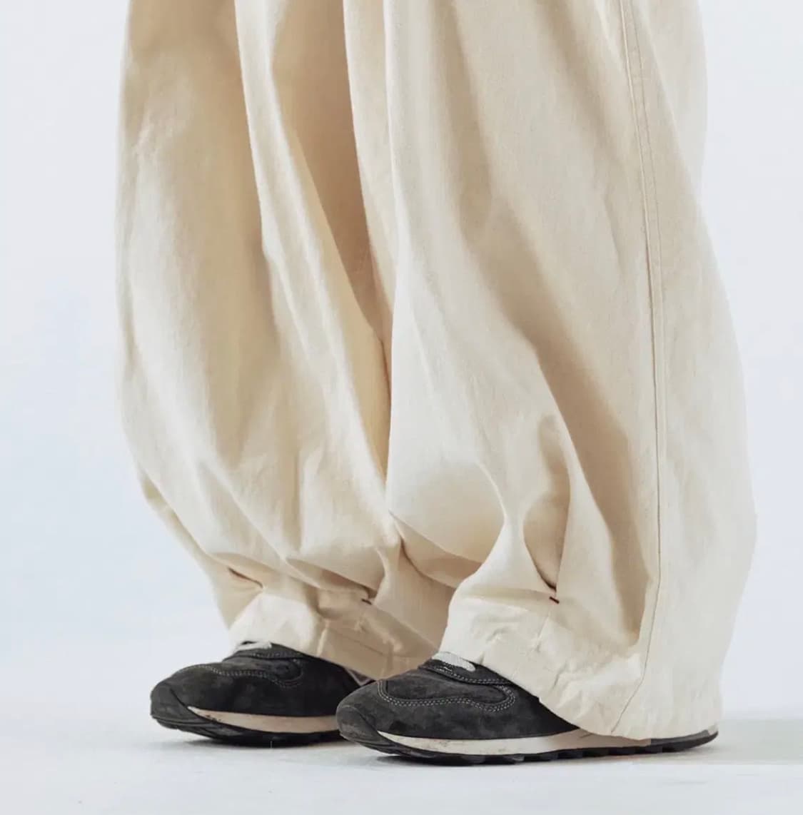 앵글런 언밸런스  롱턱 벌룬팬츠 상품이미지3