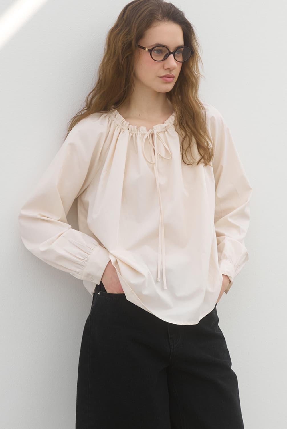 쏘이르 셔링 스트링 블라우스 상품이미지1