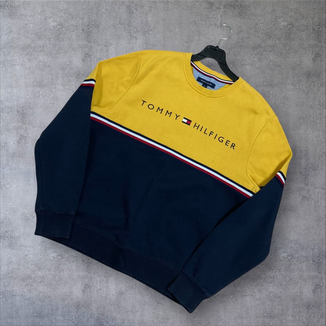 타미힐피거 스펠아웃 로고 믹스 컬러 맨투맨 상품이미지1