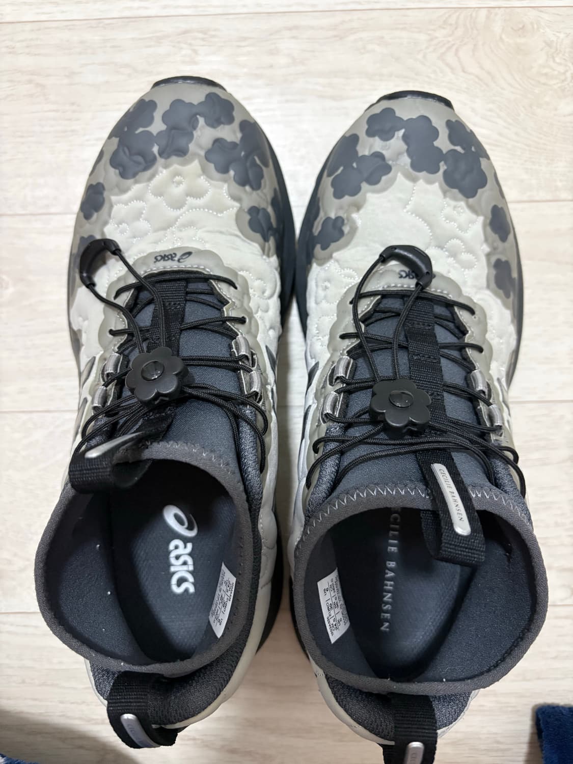 아식스 x 세실리에 반센 젤 터레인 MT 퓨어 실버 상품이미지1