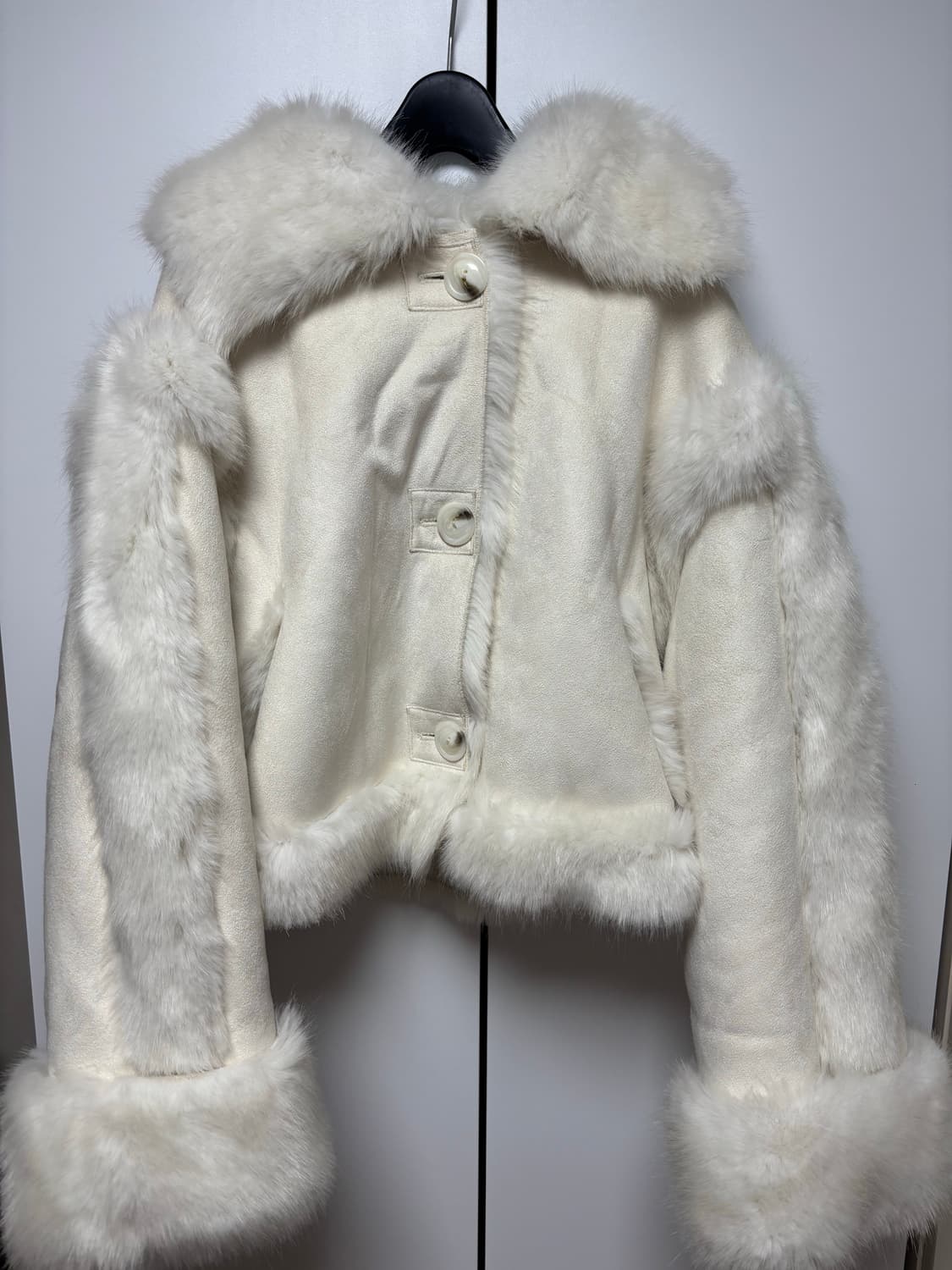 쓰리타임즈 버니퍼 무스탕 22fw 아이보리 상품이미지3