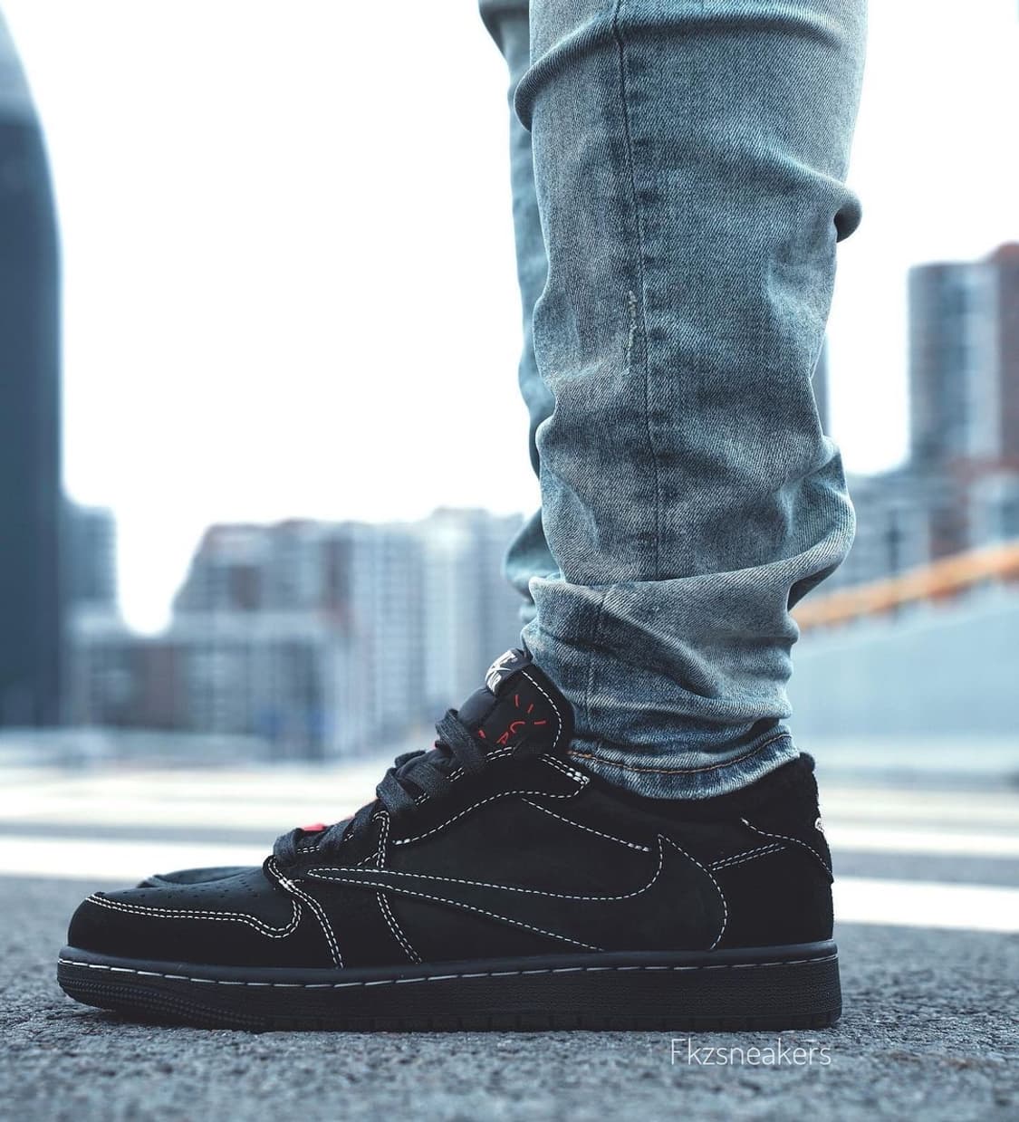 트래비스스캇 x 조던1 로우 OG 블랙 팬텀 275 상품이미지3