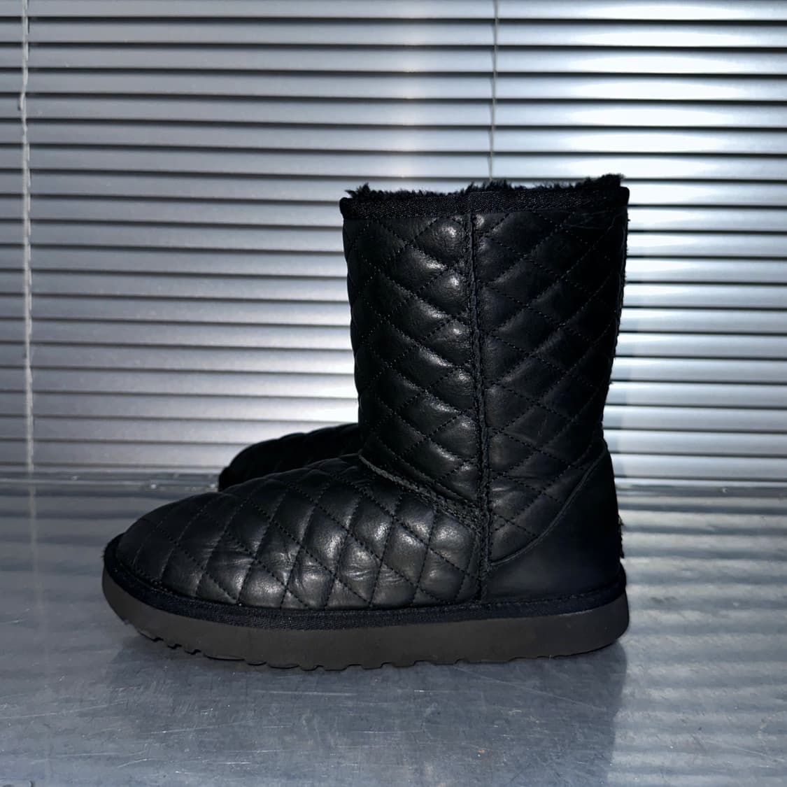 2000s 블랙 퀼팅 가죽 어그 부츠 상품이미지3