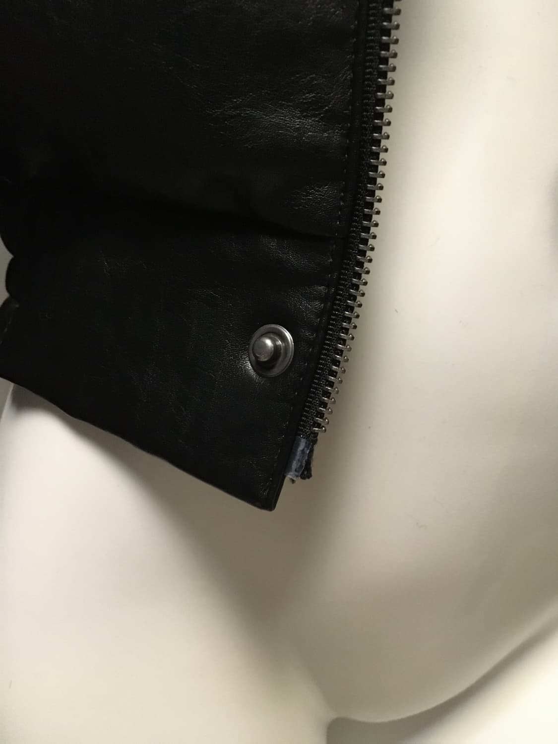 보헤미안서울 레더 덕다운 메탈 로고 패딩 M 상품이미지7