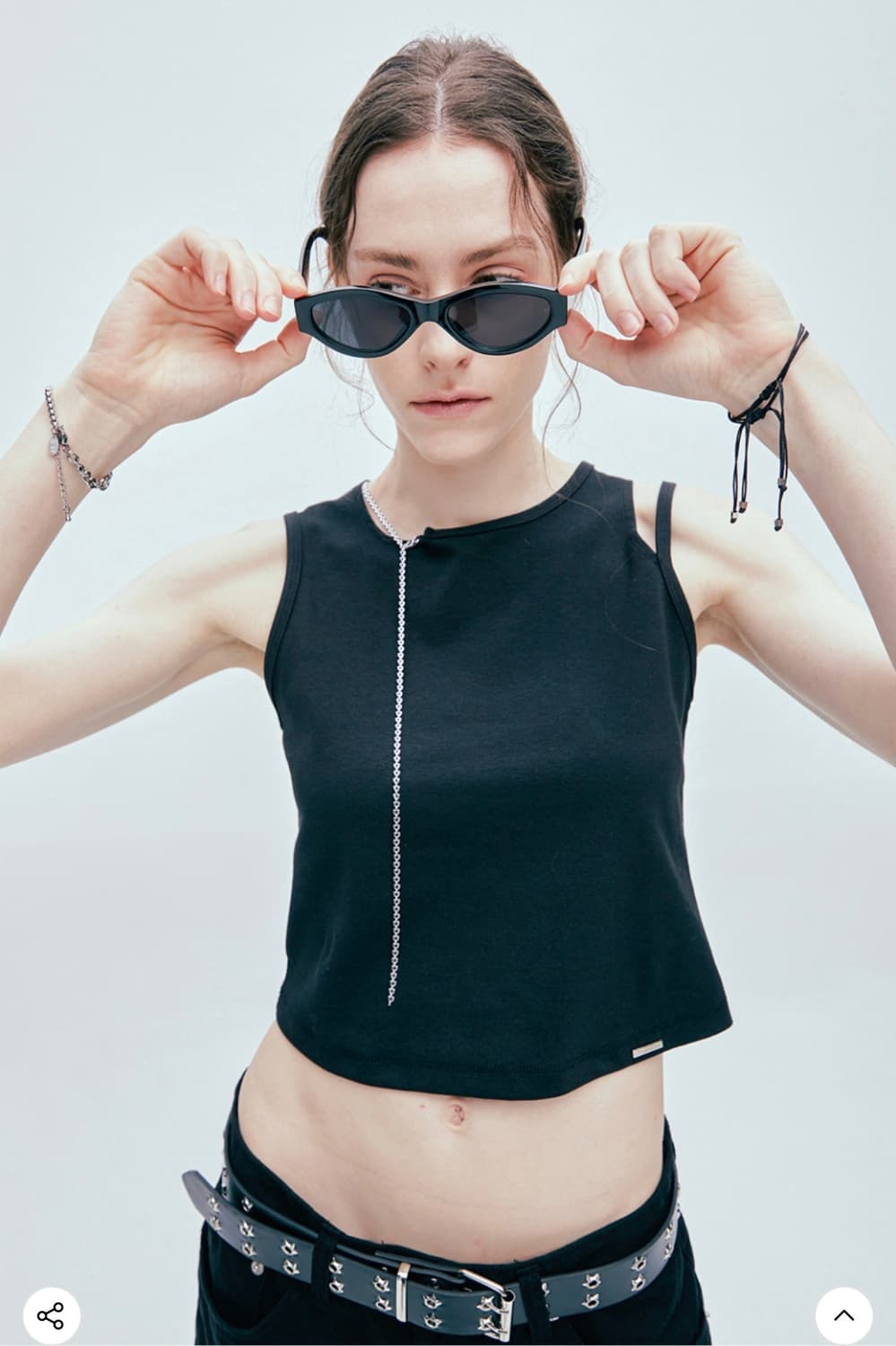 SSY 랩 하트 체인 슬리브리스 블랙 상품이미지3