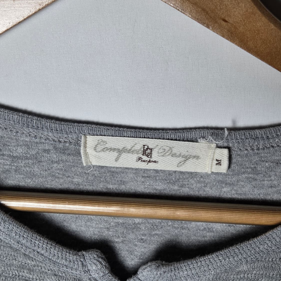 [JPN] 빈티지 우드버튼 디테일 헨리넥 롱슬리브 상품이미지4