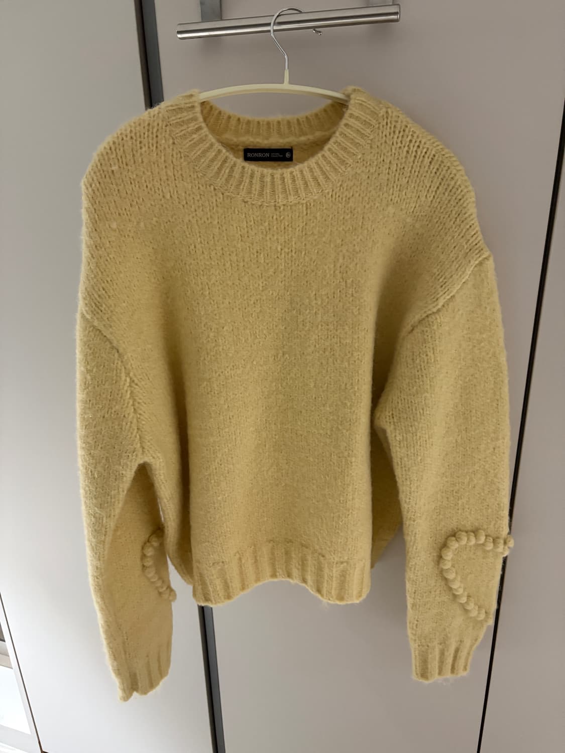 론론 HEART SLEEVE PULLOVER YELLOW KNIT 상품이미지3