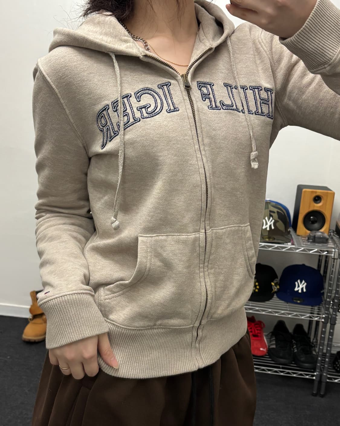 타미힐피거 00s 아플리게 로고 베이지 후드집업 상품이미지1