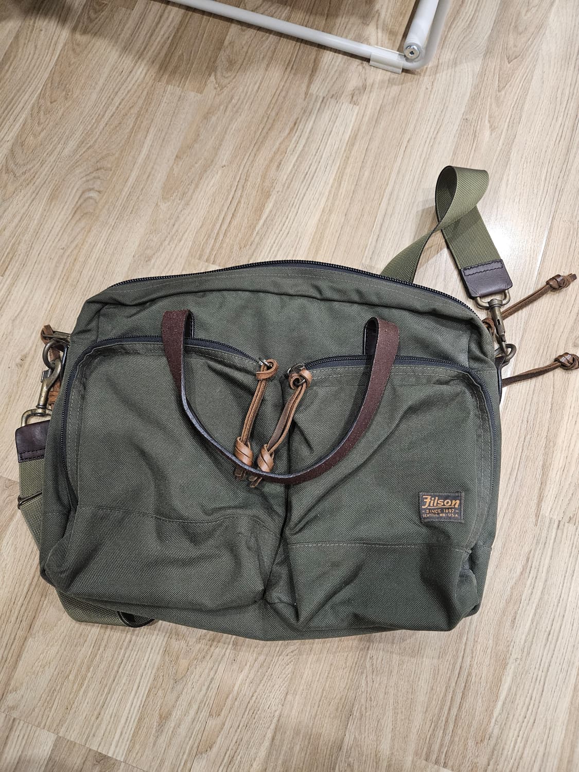 필슨878 드라이든 브리프케이스 오터그린 상품이미지1