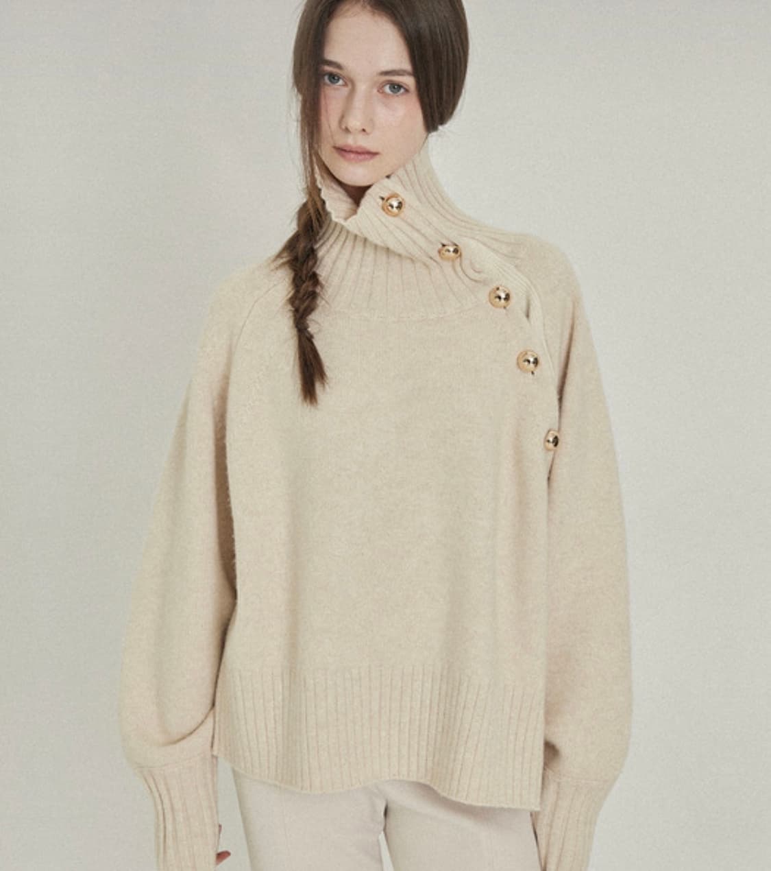 로맨시크 골드 버튼 넥 니트*김유정 착용 상품이미지1