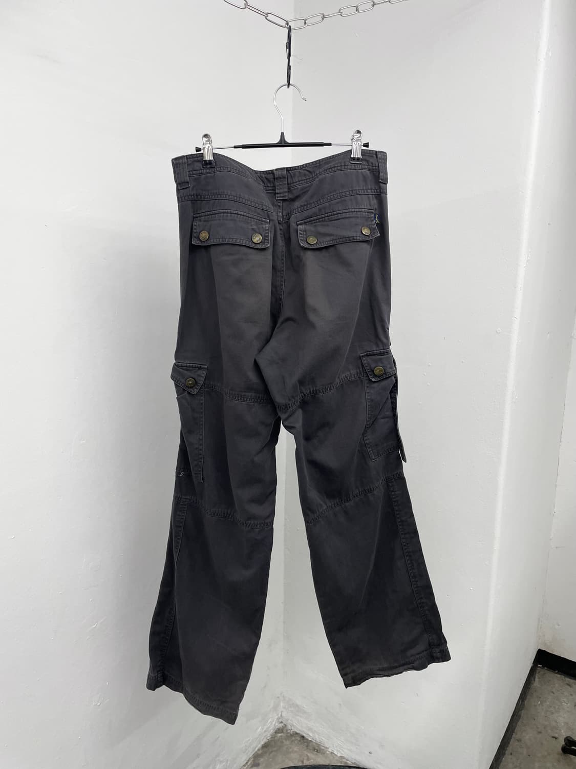 차콜 절개 버클 카고 팬츠 상품이미지7