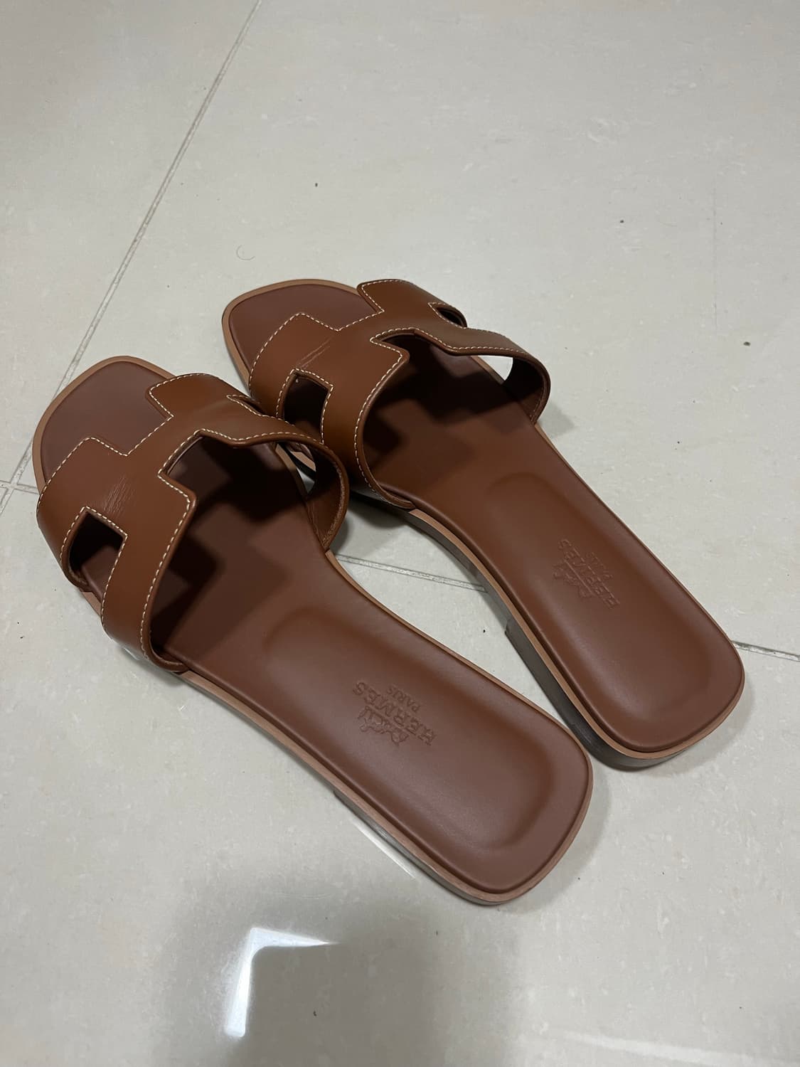 에르메스 오란 슬리퍼 골드 탄 브라운색 상품이미지1