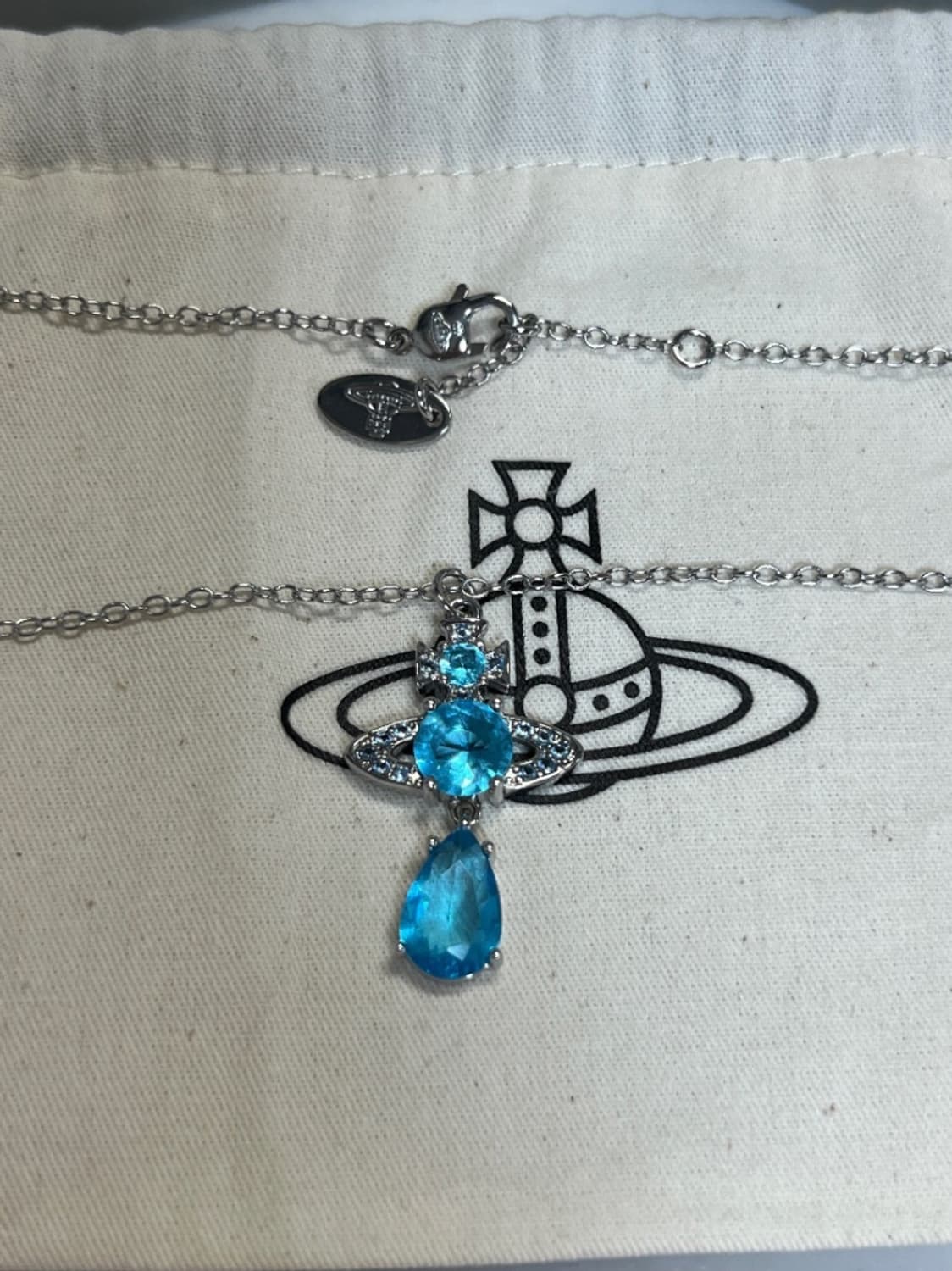 비비안웨스트우드 아카이브 블루 크리스탈 드롭 팬던트 목걸이 상품이미지3