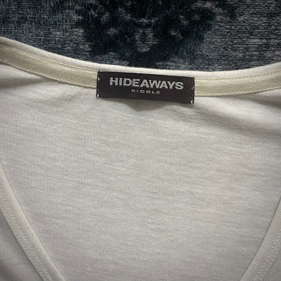 ‘HIDEAWAYS’ Y2K Lettering Long Sleeve 상품이미지5
