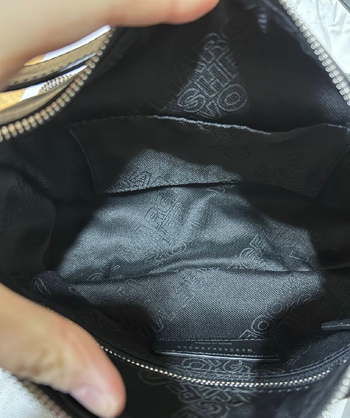 마지셔우드 아웃포켓 미니 호보백 블랙 색상 상품이미지10