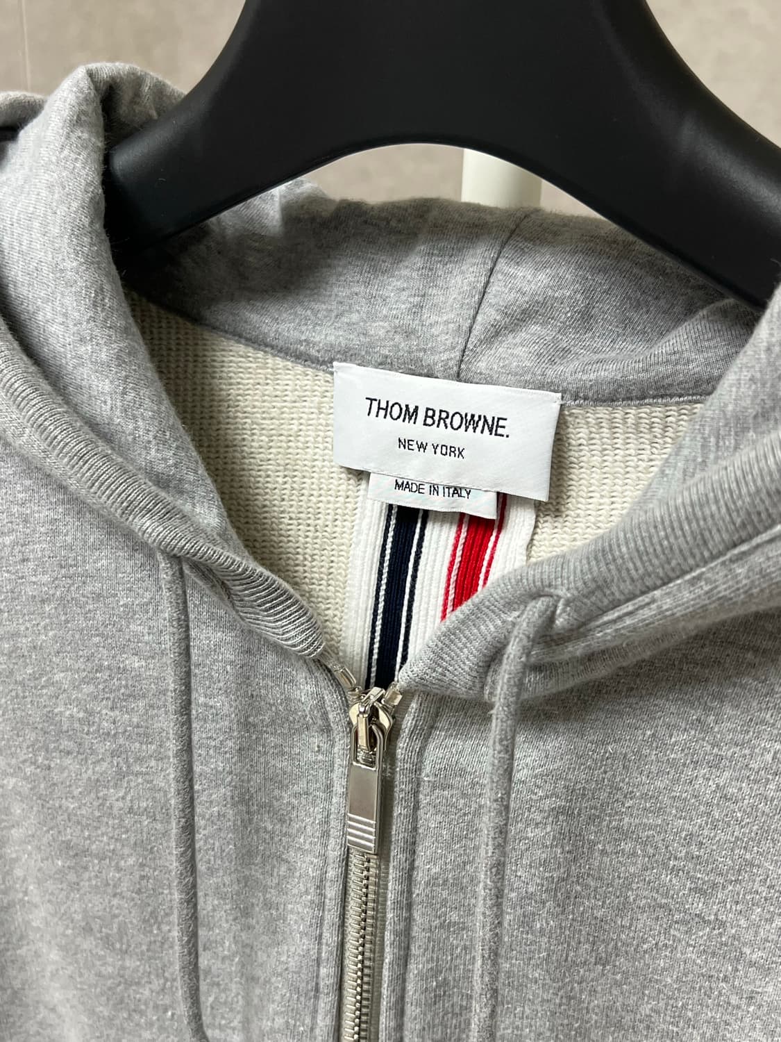 [정품] 4 톰브라운 백삼선 후드집업 그레이 상품이미지3