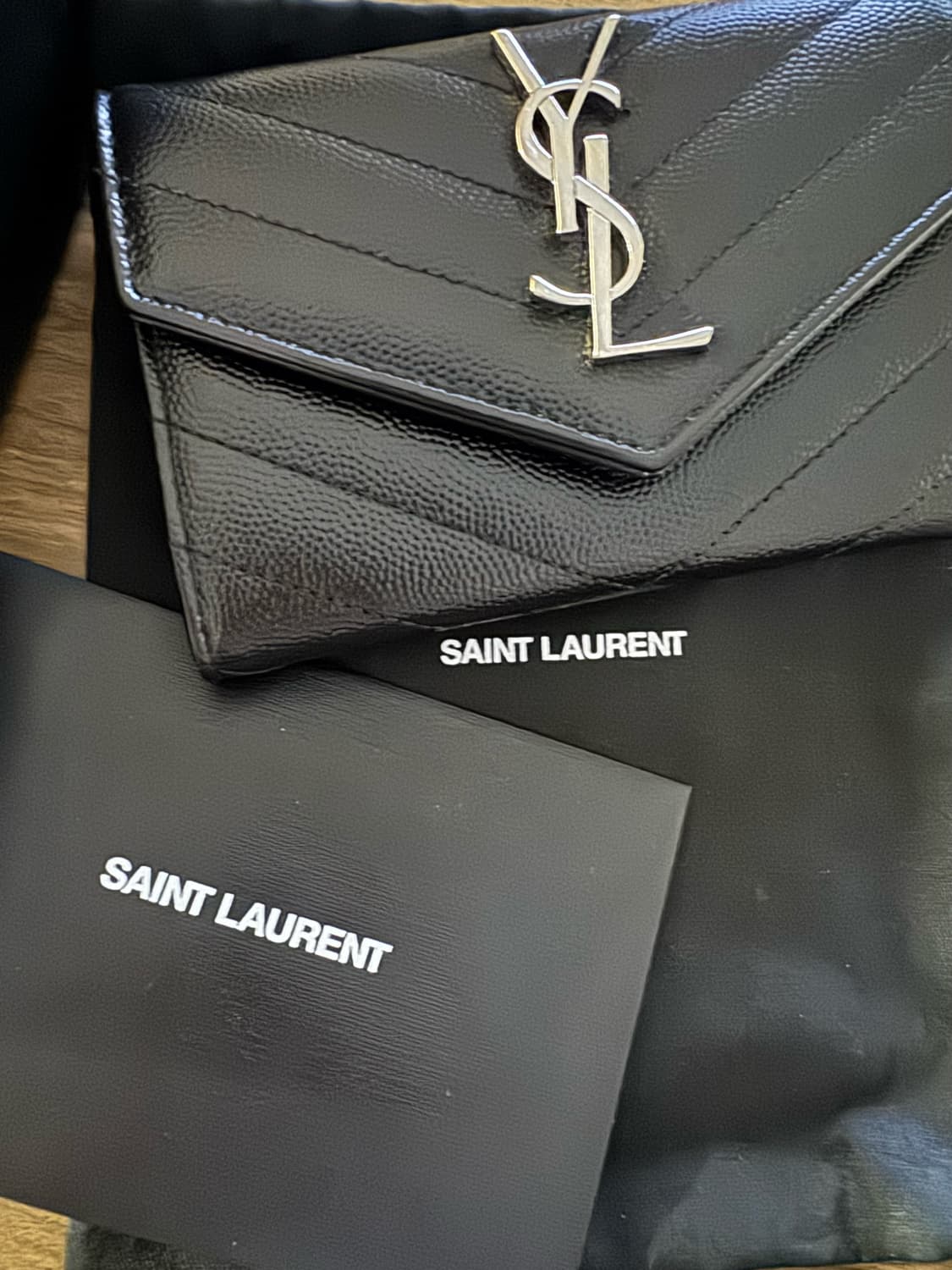 입생로랑 지갑 미사용 개봉만 했어요!! 상품이미지1