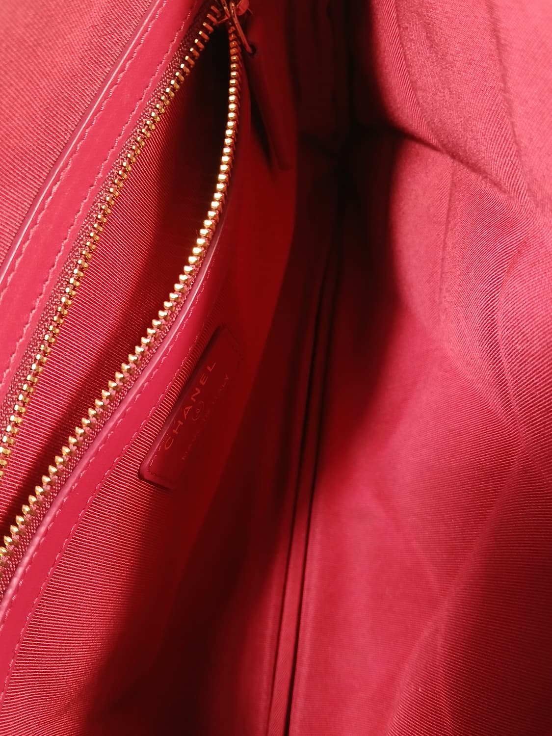 샤넬 19 클러치백 뉴미듐 AP0951 상품이미지10