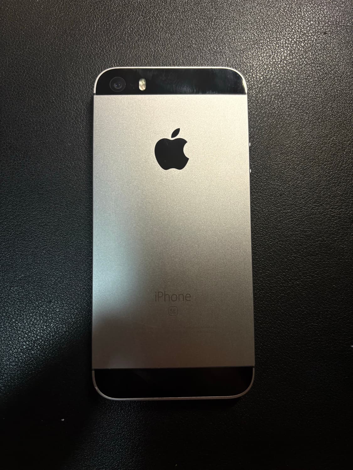 아이폰 SE1 스페이스그레이 128GB (카메라 무음) 상품이미지2