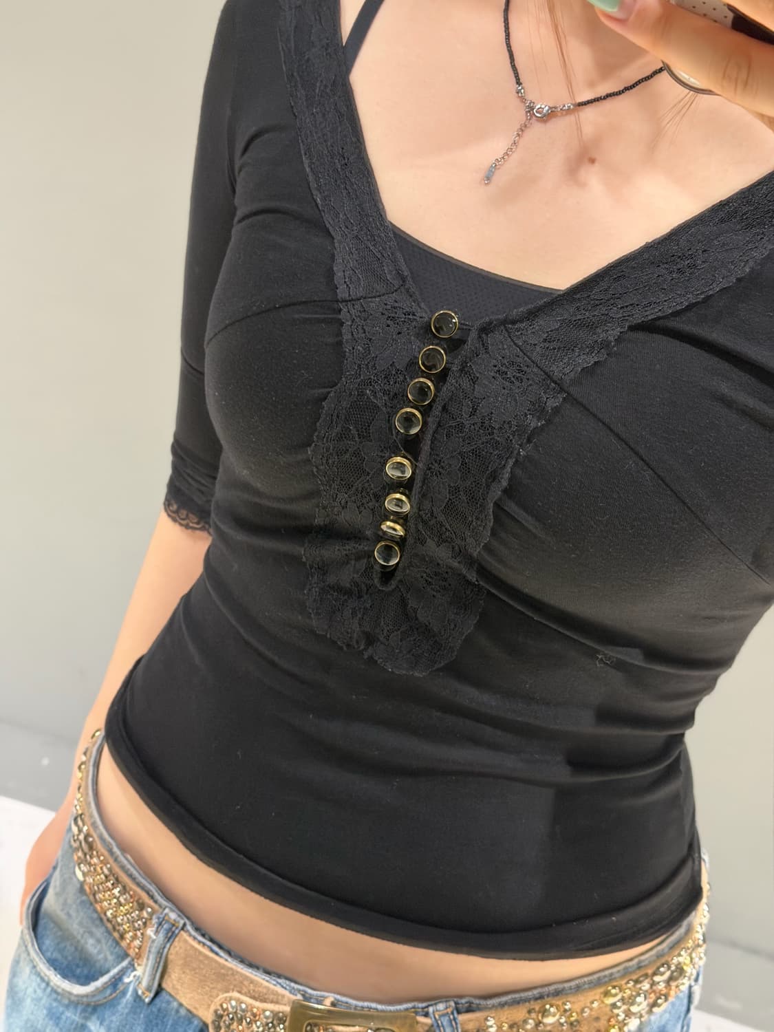 deep v-neck button-up lace top 상품이미지4